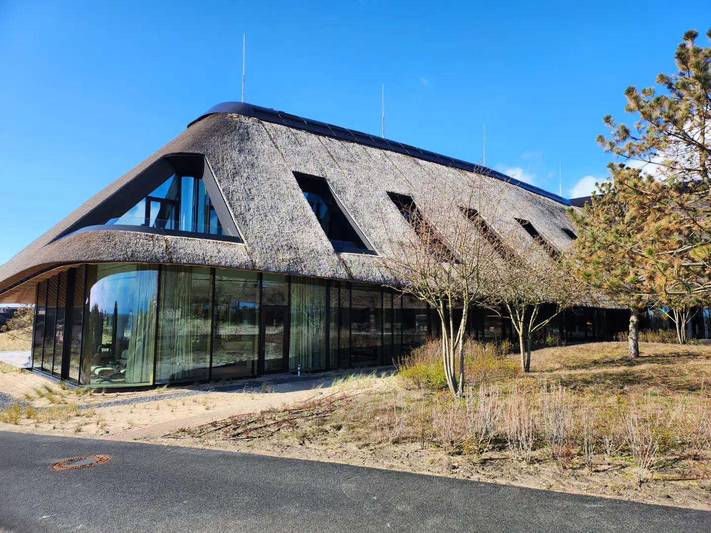 Lanserhof Sylt Frontansicht Reetdach